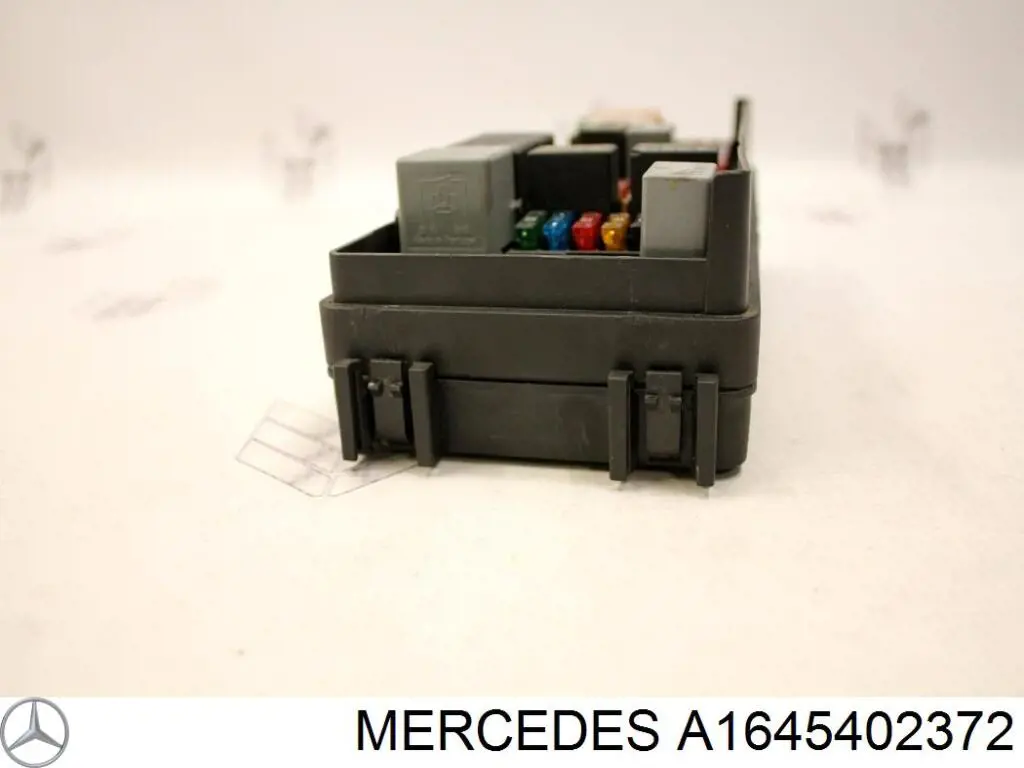 Блок запобіжників задній, салонний Mercedes A1645402372 ціна, від 25.34 USD