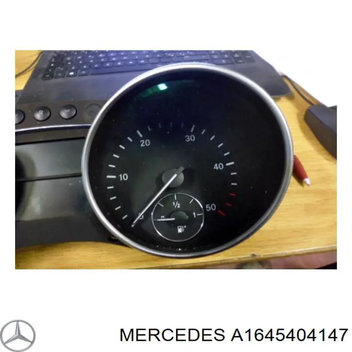 Приладова дошка-щиток приладів A1645404147 Mercedes