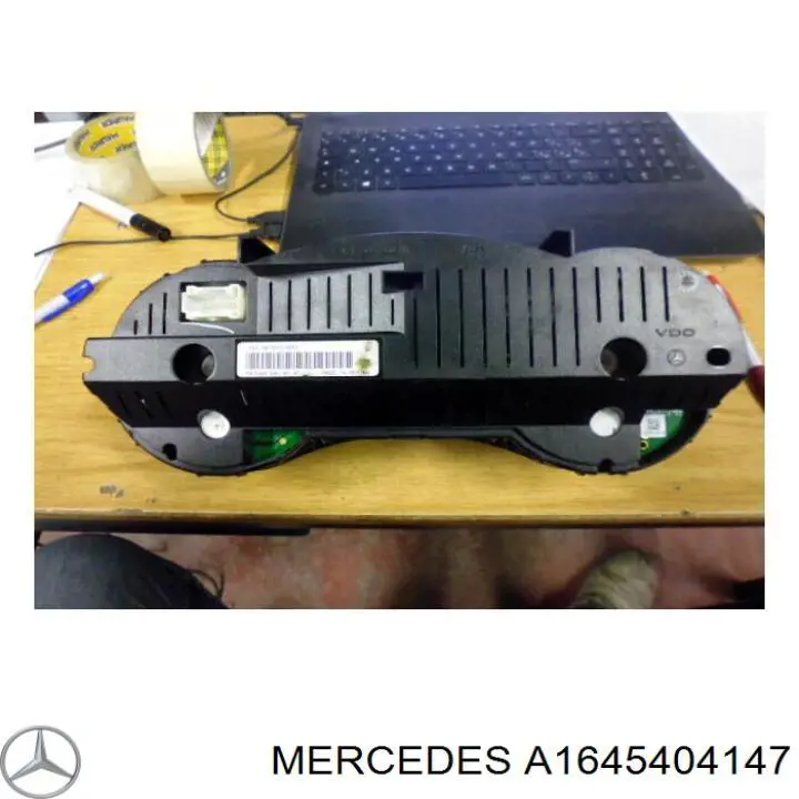 щиток приладу Mercedes A1645404147 ціна, від 76.01 USD