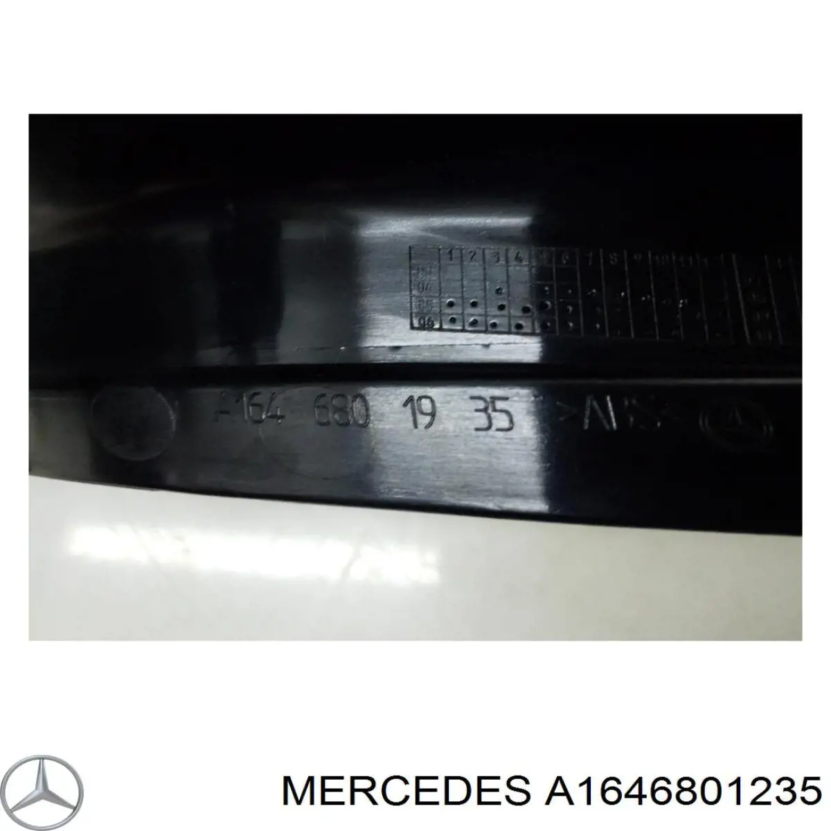 Накладка дверного порогу внутрішня, задня права A1646801235 Mercedes