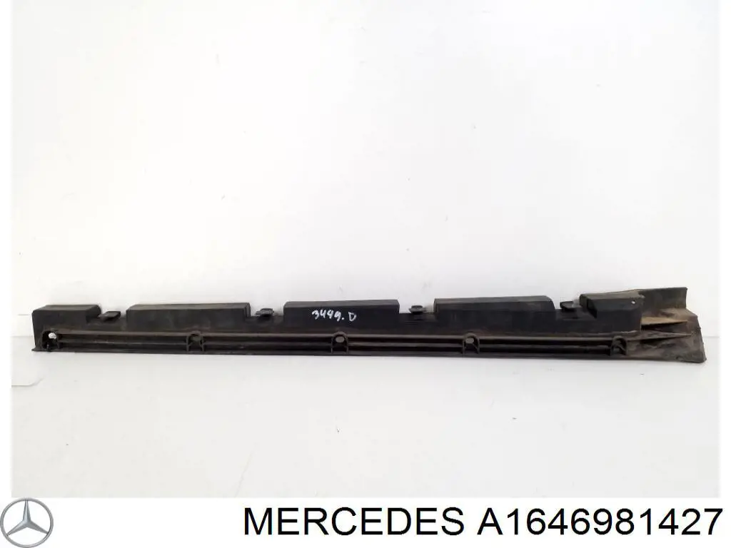 Кронштейн зовнішньої накладки порога правого Mercedes A1646981427 ціна, від 3.80 USD