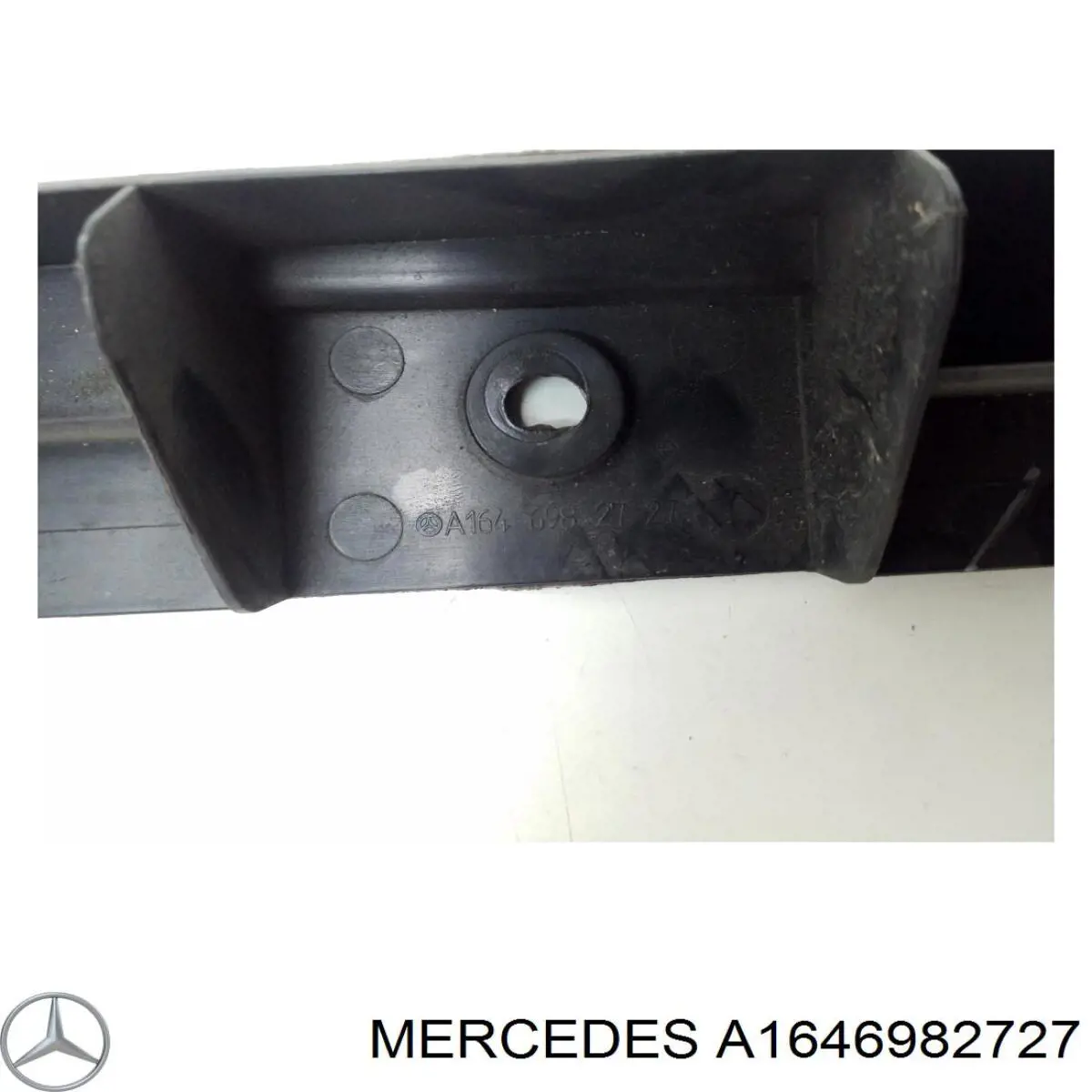 Кронштейн зовнішньої накладки лівого порога Mercedes A1646982727 ціна, від 3.10 USD