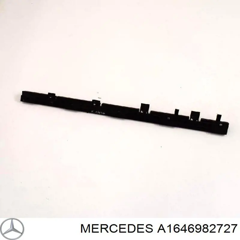 A1646982727 Mercedes Кронштейн зовнішньої накладки лівого порога
