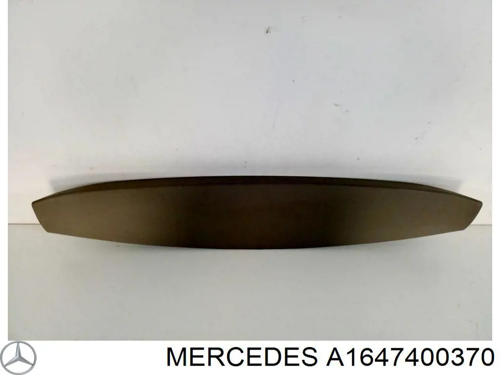 Обшивка-облицювання кришки багажника A1647400370 Mercedes