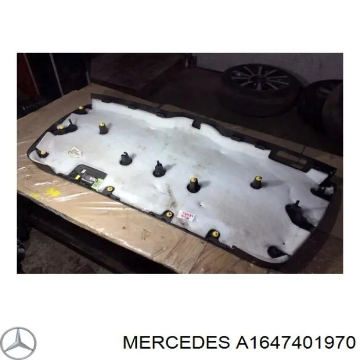 Обшивка-облицювання кришки багажника A1647401970 Mercedes