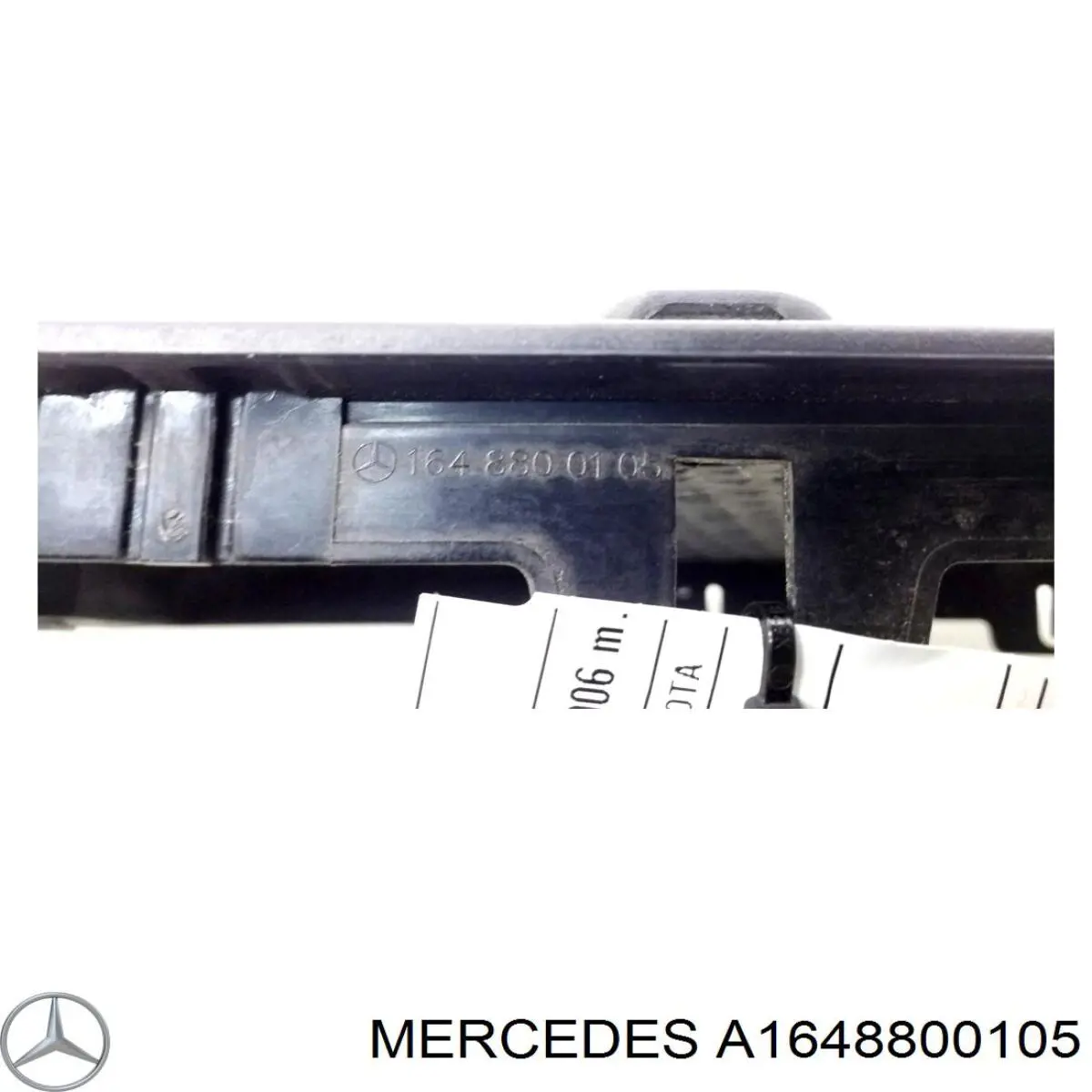 Решітка капота A1648800105 Mercedes