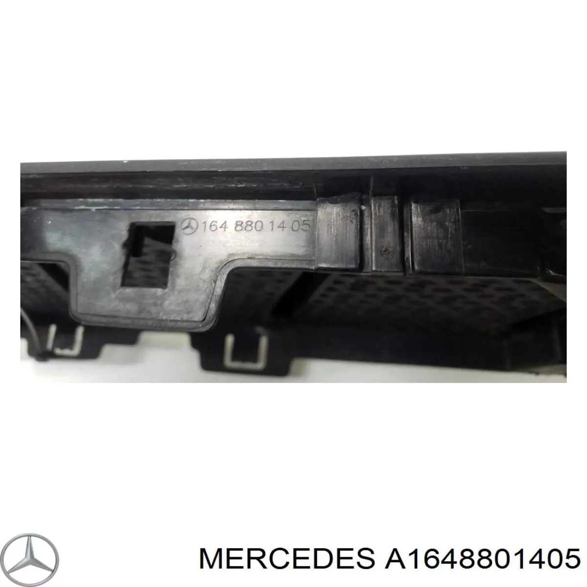 Решітка капота A1648801405 Mercedes