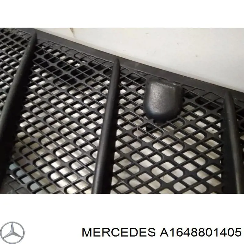 Решітка капота Mercedes A1648801405