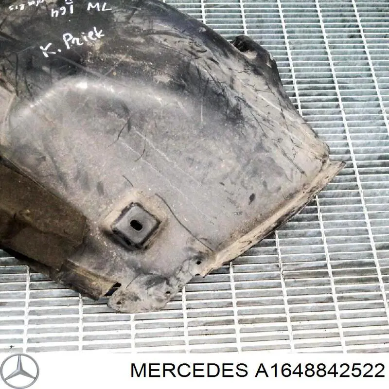 1648842522 Mercedes підкрилок переднього крила, лівий задній