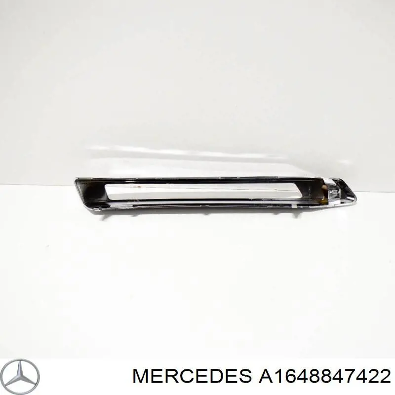 1648847422 Mercedes накладка бампера переднього, права