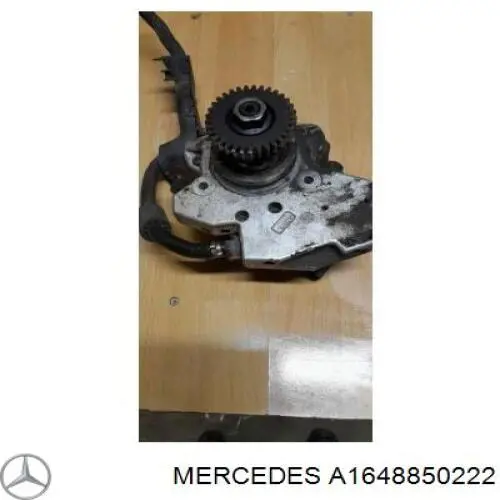 A1648850222 Mercedes Молдинг бампера переднього, центральний