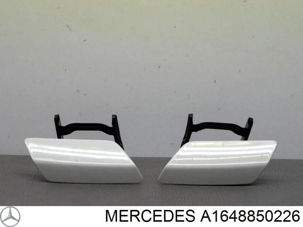 16488502269999 Mercedes накладка форсунки омивача фари передньої