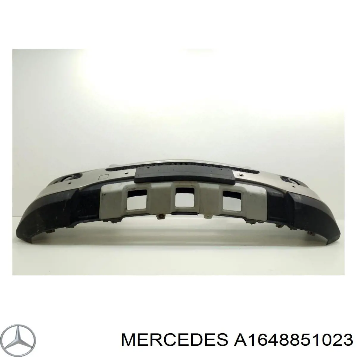 Ободок/окантовка фари противотуманной, правий на Mercedes ML/GLE (W164)