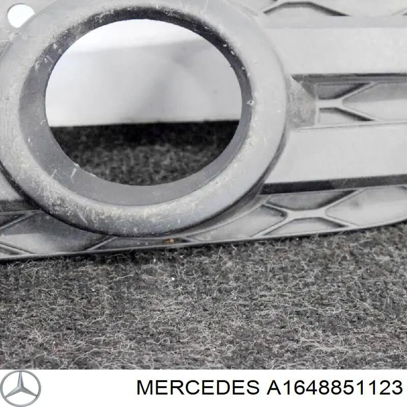 Заглушка/ решітка протитуманних фар бампера переднього на Mercedes GL-Class (X164)