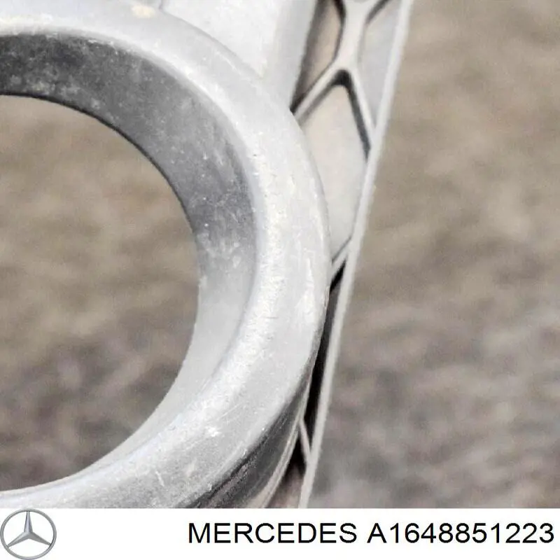 Заглушка, решітка протитуманних фар бампера переднього, права Mercedes A1648851223 ціна, від 7.05 USD