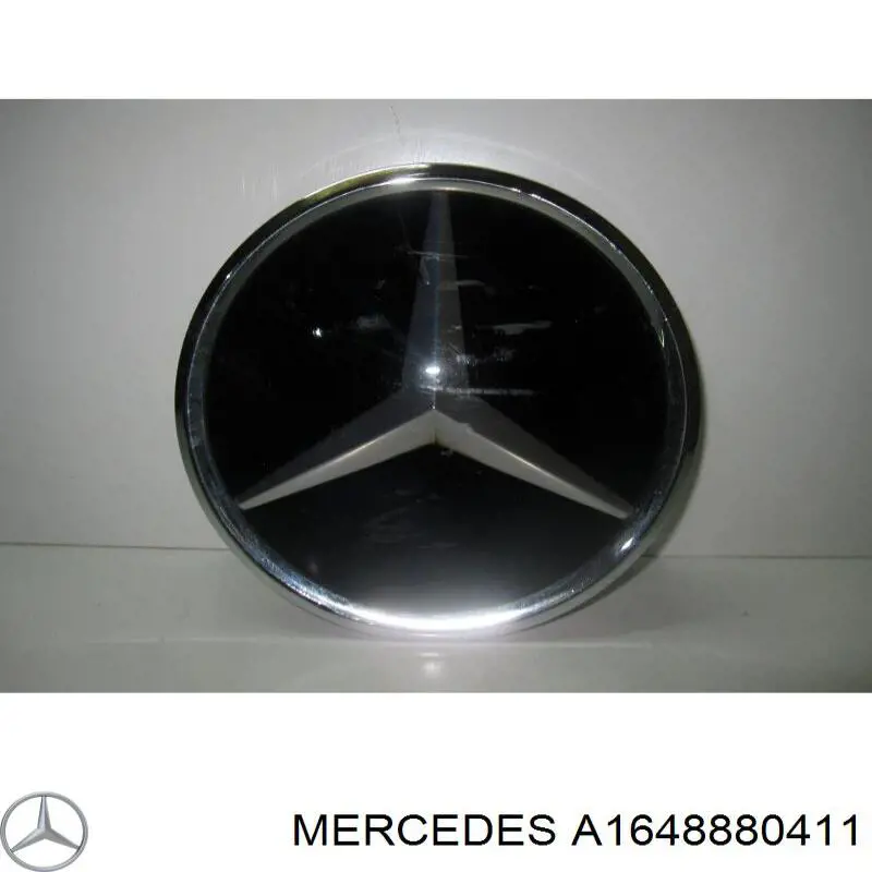 Емблема решітки радіатора на Mercedes AMG GT (C190)