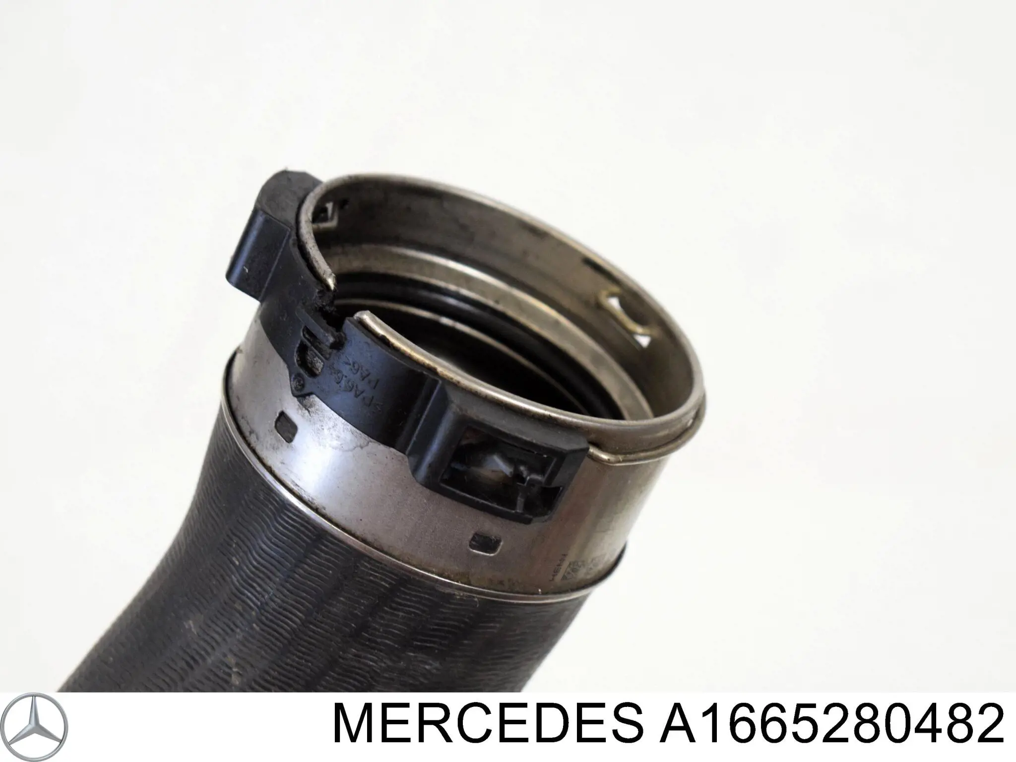 Шланг/патрубок інтеркулера, правий на Mercedes ML/GLE (W166)