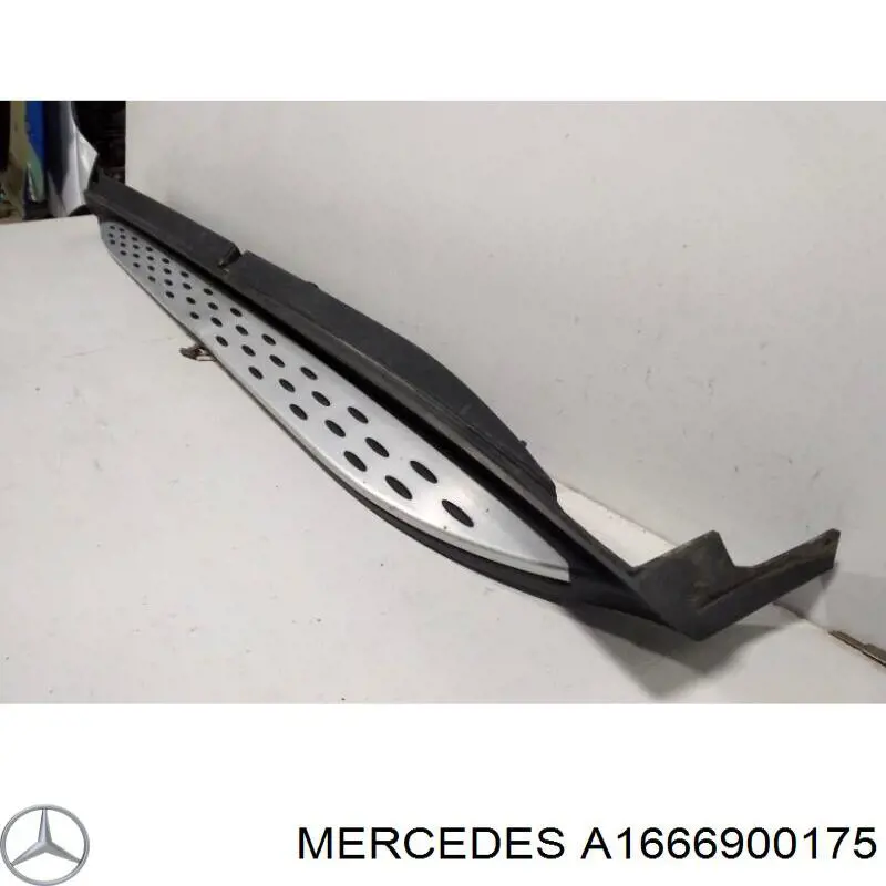 A1666900175 Mercedes Накладка на поріг ліва