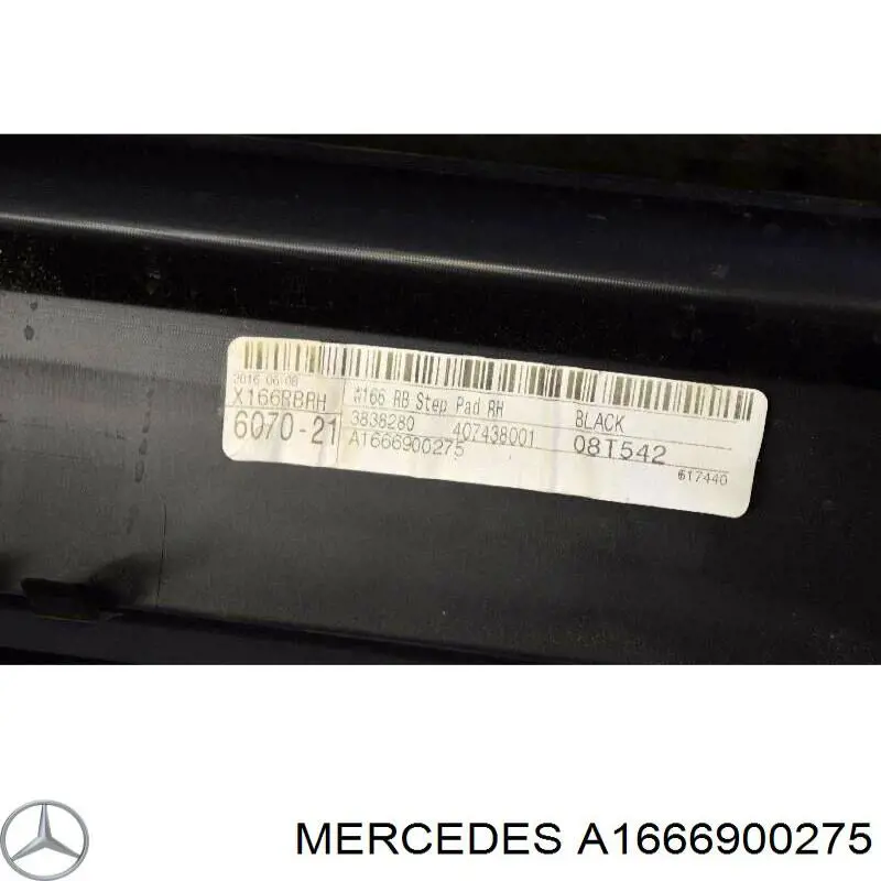 A1666900275 Mercedes Накладка зовнішня (молдинг) порога, правий