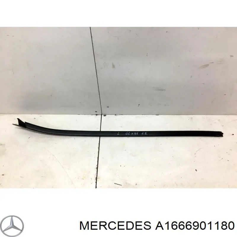 Молдинг лобового скла, лівий A1666901180 Mercedes