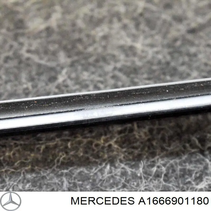 Купити A1666901180 Mercedes Молдинг вітрового скла лівий