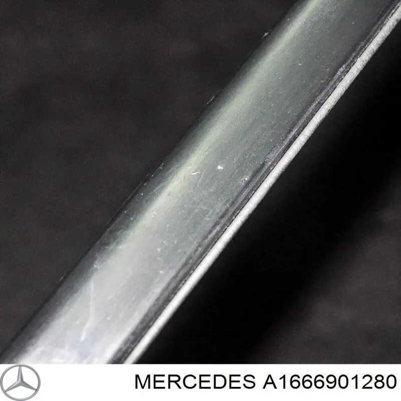 Молдинг лобового скла, правий A1666901280 Mercedes