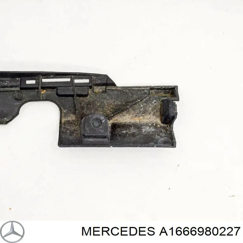 Кронштейн зовнішньої накладки порога правого Mercedes A1666980227 ціна, від 43.95 USD