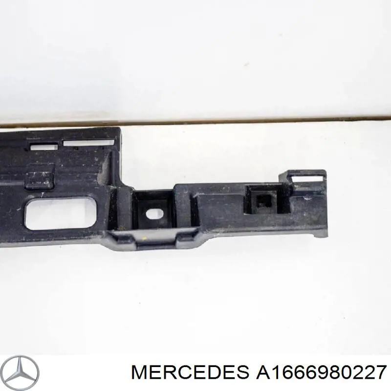 Купити A1666980227 Mercedes Кронштейн зовнішньої накладки порога правого