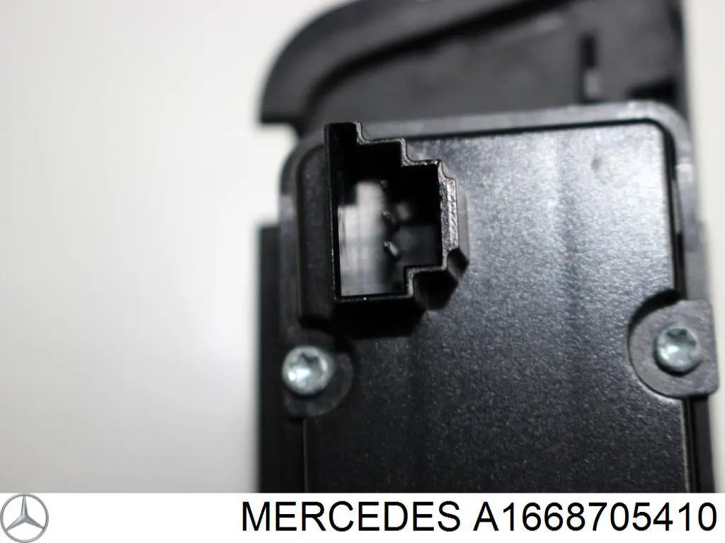 Блок кнопок центральної консолі Mercedes A1668705410 ціна, від 100.09 USD