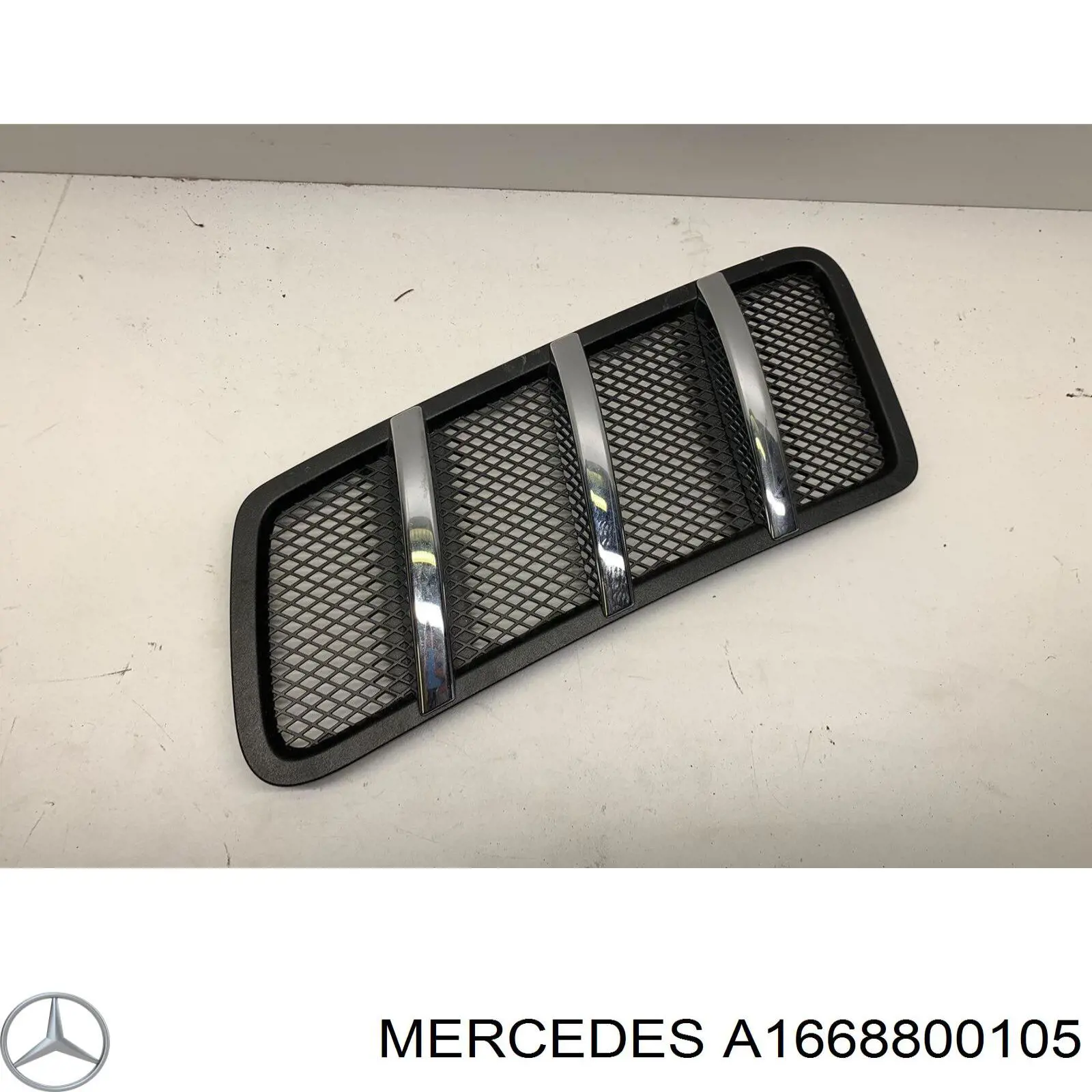 Решітка капота A1668800105 Mercedes