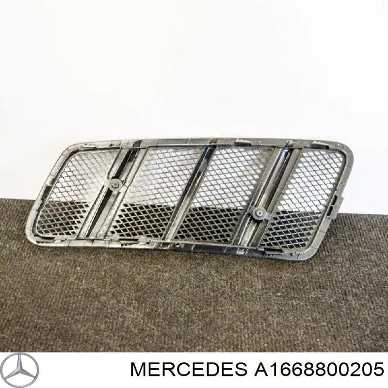 Решітка капота Mercedes A1668800205