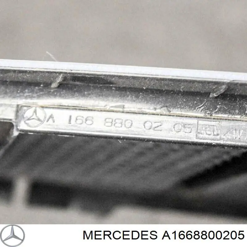 A1668800205 Mercedes Пластик під лобове скло