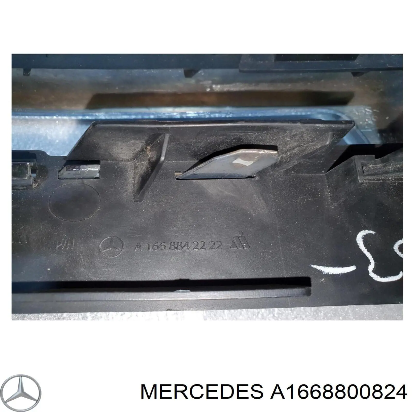 A1668800824 Mercedes 
