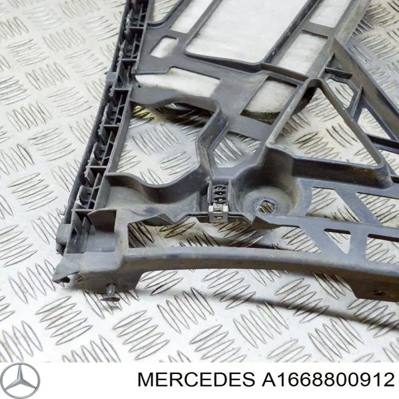 A1668800912 Mercedes Кронштейн бампера заднього, зовнішній лівий