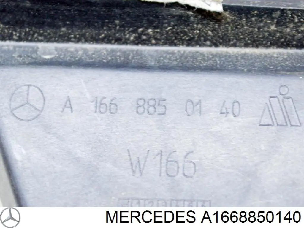 Кронштейн бампера заднього, правий A1668850140 Mercedes