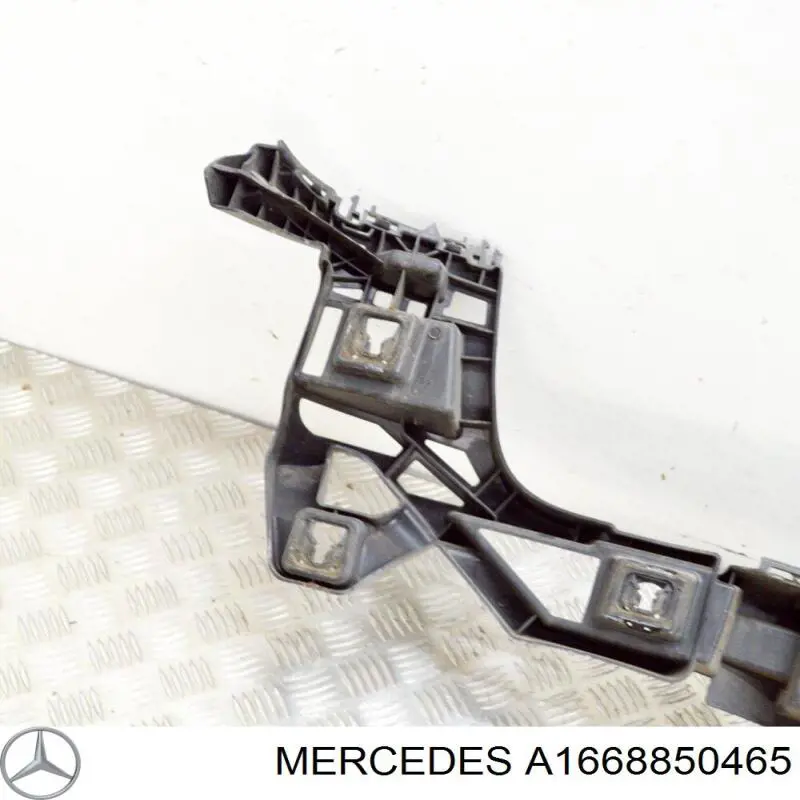 Купити A1668850465 Mercedes Кронштейн бампера заднього, правий