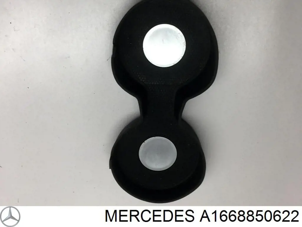 A1668850622 Mercedes Заглушка бампера буксирувального гака, передня