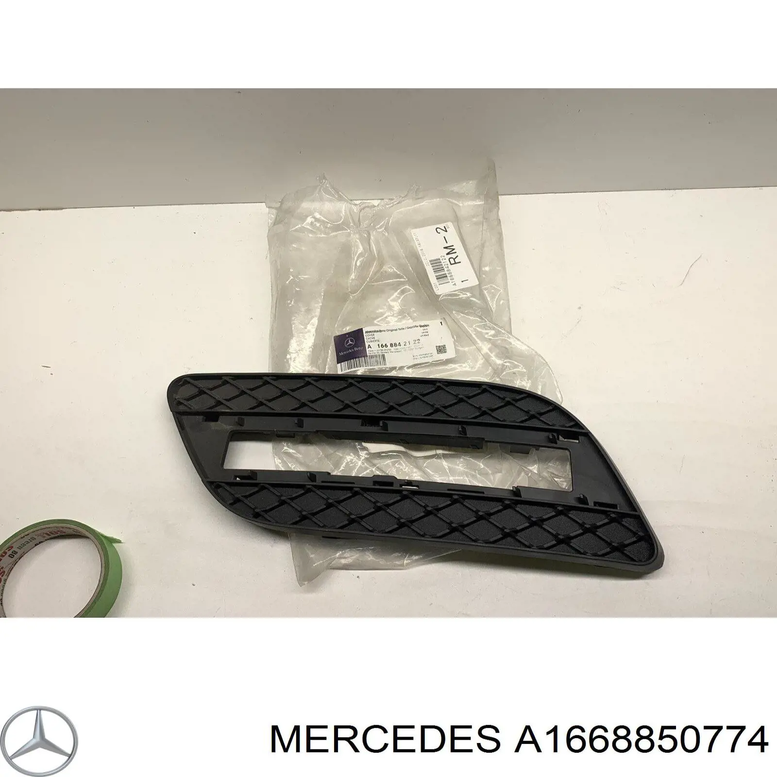 A1668850774 Mercedes ободок/окантовка фари протитуманної, лівий