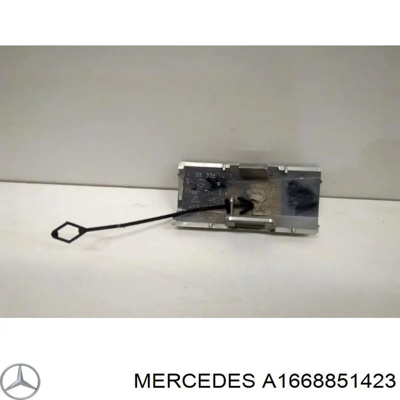 A1668851423 Mercedes заглушка бампера буксирувального гака, задня