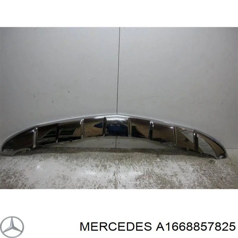 Накладка бампера переднього, центральна Mercedes A1668857825 ціна, від 284.05 USD