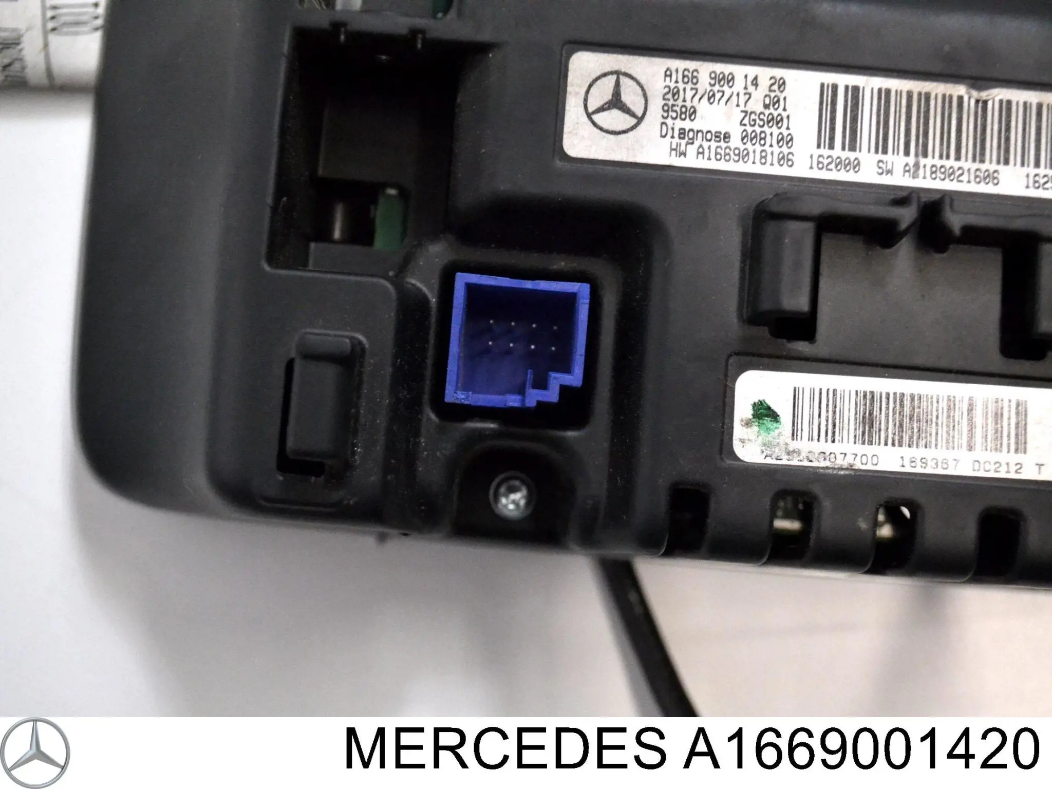Дисплей бортового комп'ютера Mercedes A1669001420 ціна, від 145.53 USD