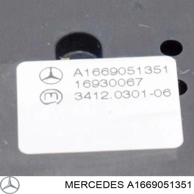 Блок кнопок центральної консолі Mercedes A1669051351 ціна, від 73.29 USD