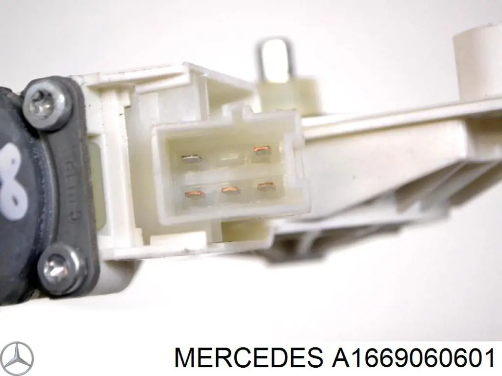 Двигун стеклопод'емника двері задньої, правої на Mercedes ML/GLE (W166)