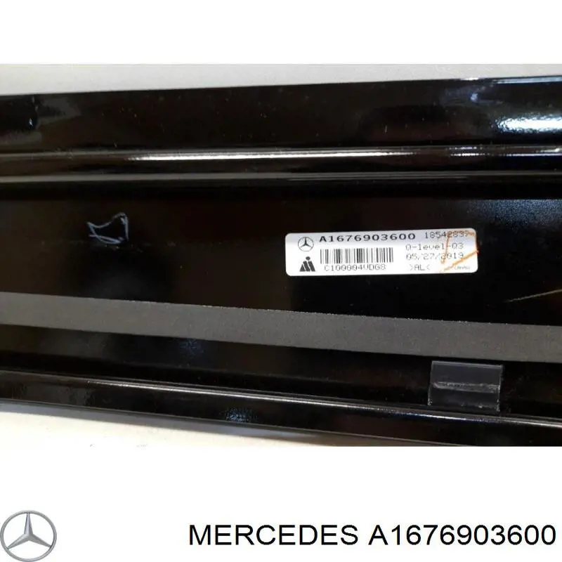 Накладка задньої двері, правої, вертикальна A1676903600 Mercedes