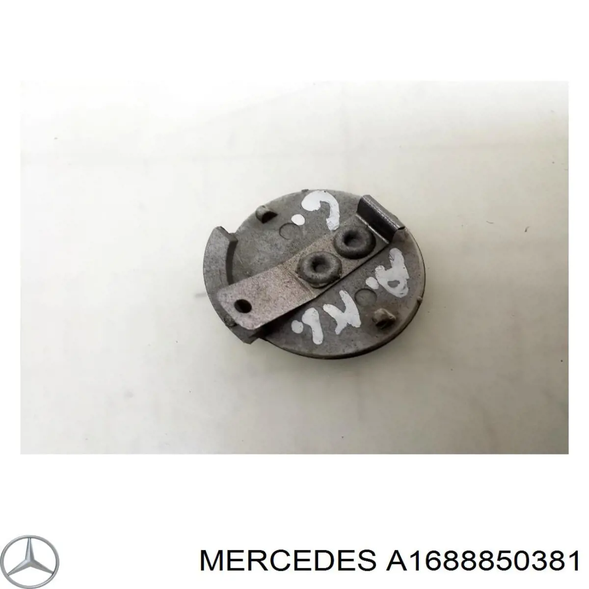 Купити A1688850381 Mercedes Заглушка бампера буксирувального гака, задня