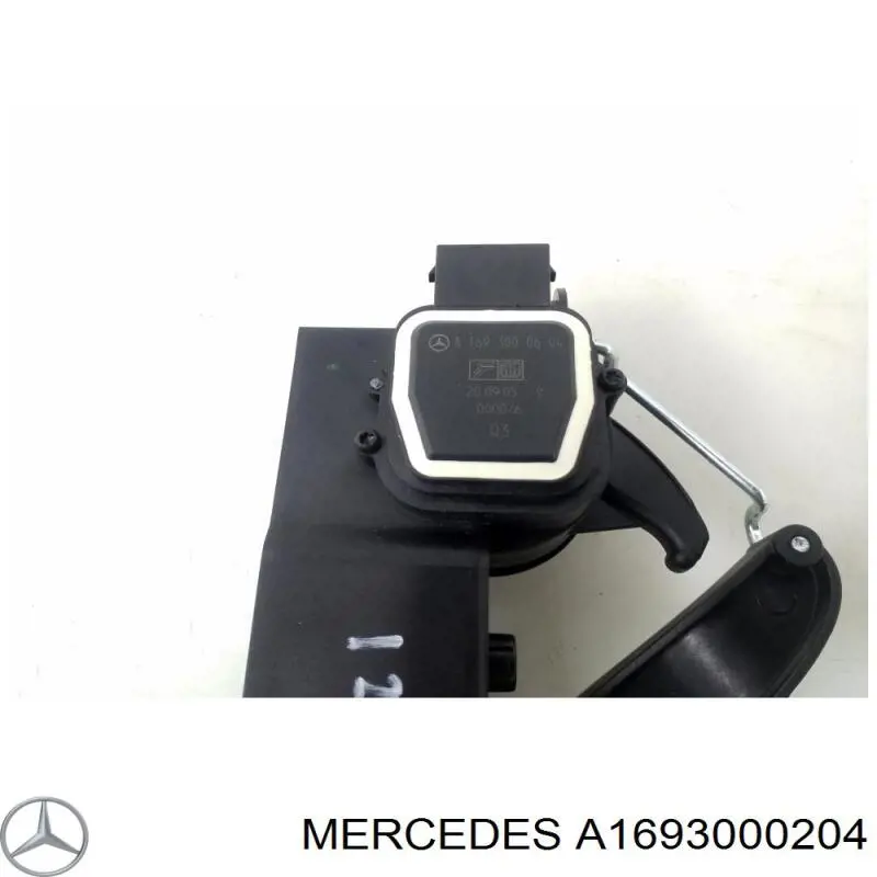 Підаль газу Mercedes A1693000204 ціна, від 295.67 USD