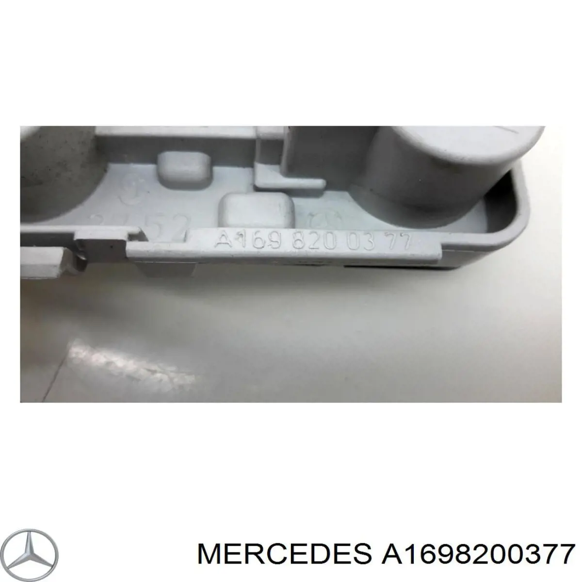 A1698200377 Mercedes Задній лівий зовнішній ліхтар