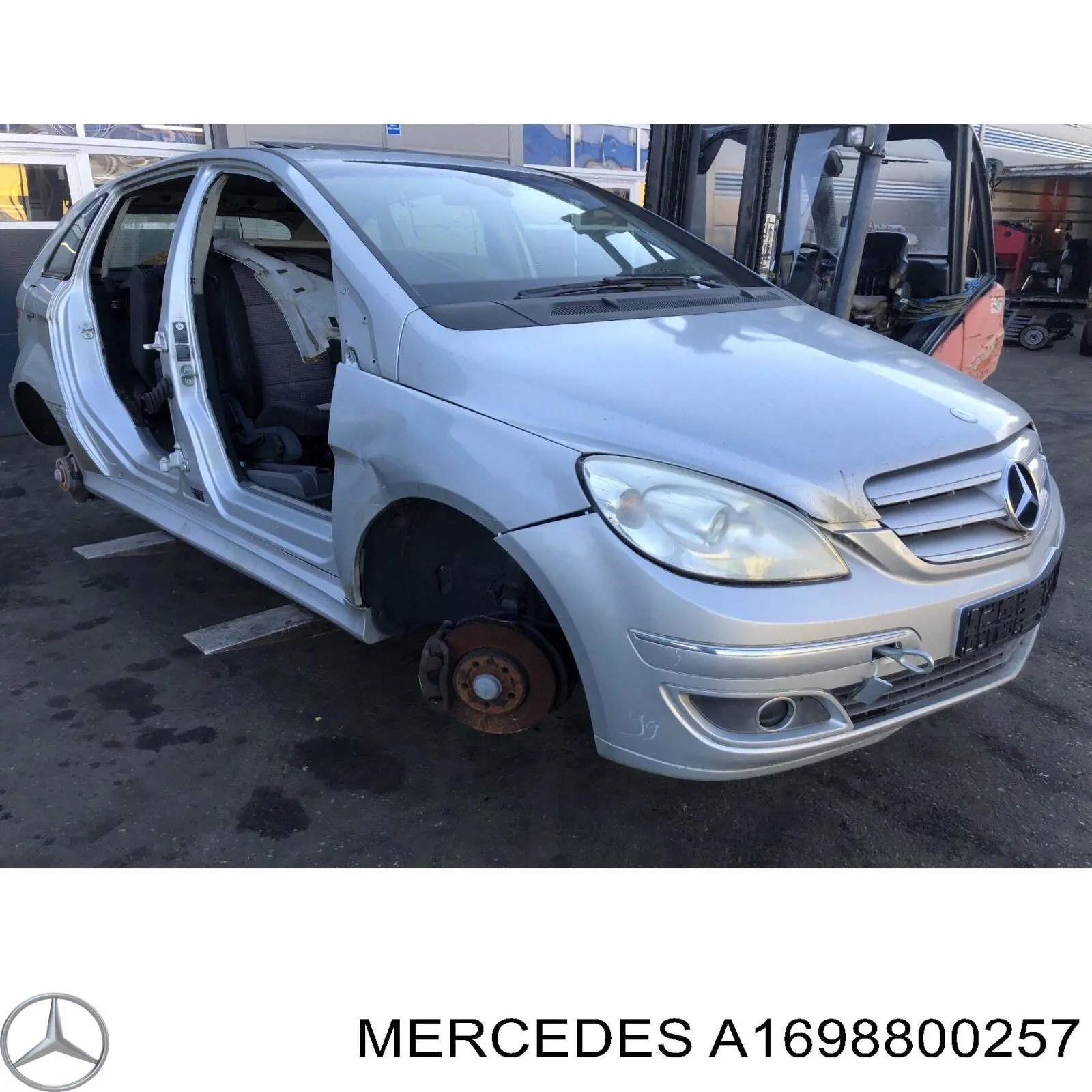 A1698800257 Mercedes капот