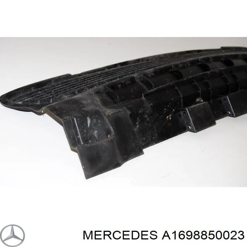 Решітка переднього бампера, центральна Mercedes A1698850023 ціна, від 26.36 USD