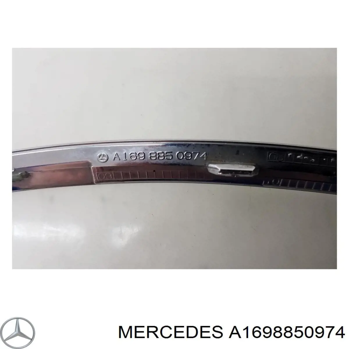 Купити A1698850974 Mercedes Молдинг заднього бампера, лівий